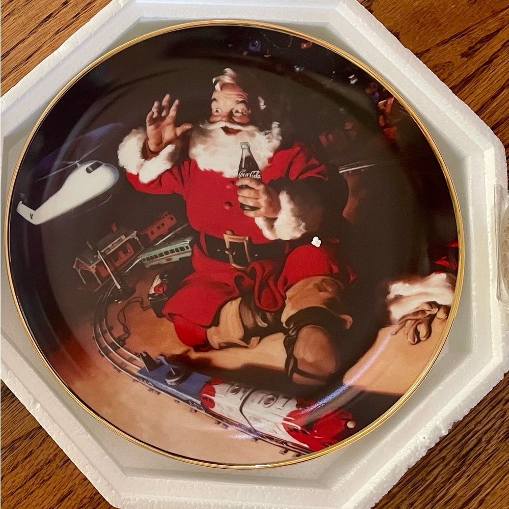 Vintage Coca-Cola Christmas Collector’s Plate 1994 A Coke and A Smile